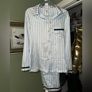 Blue🩵 Striped VS Satin PJ Set!